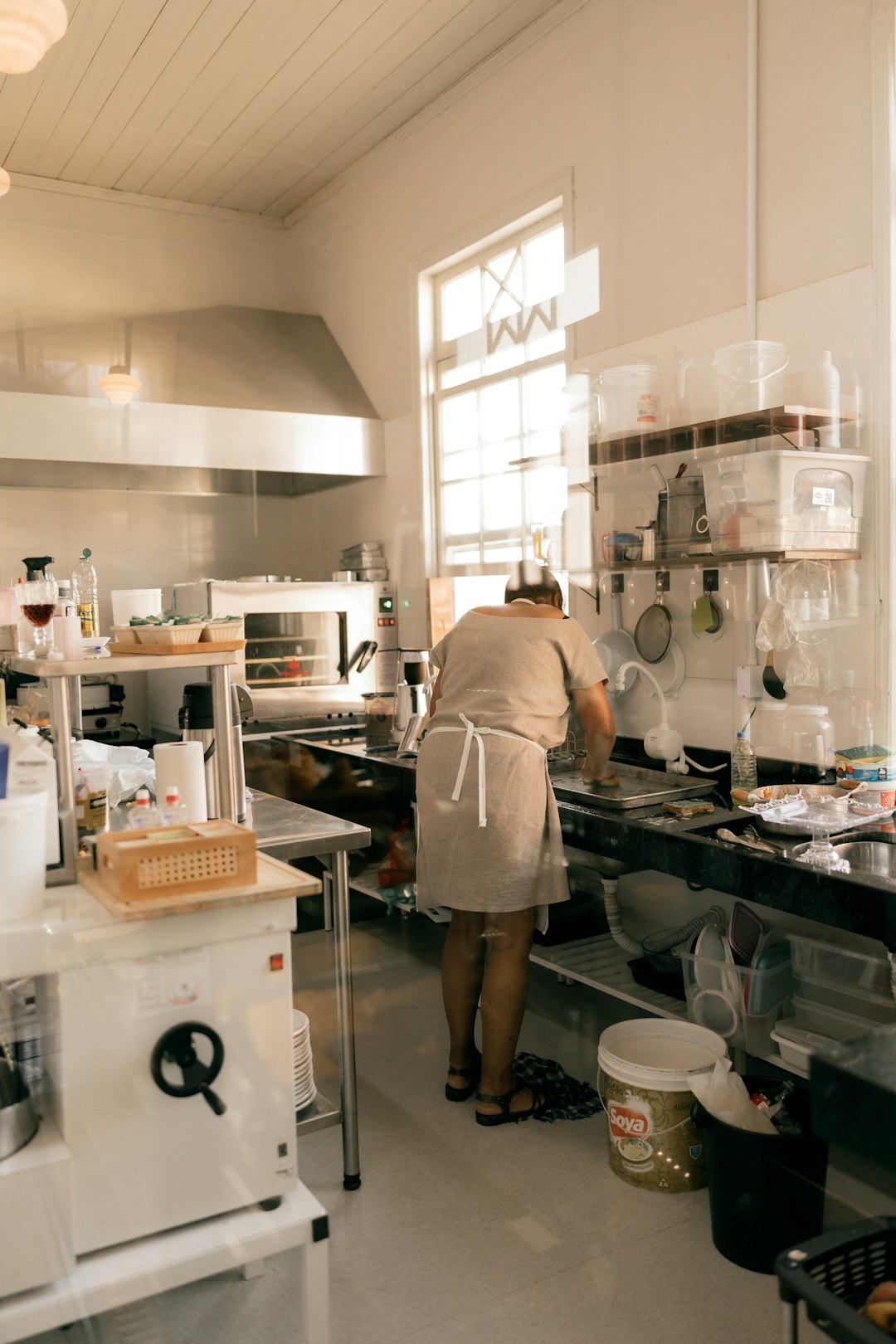 a-person-working-in-a-commercial-kitchen-ytw1v1sixue